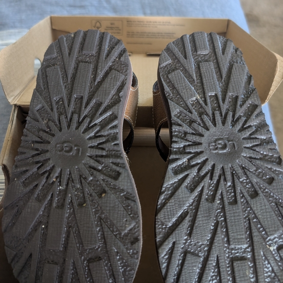 UGG Josiah Tan Toddler Sandals - Picture 2 of 4